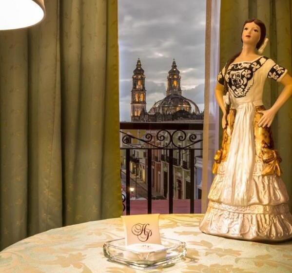 سوییت جونیور, Plaza Colonial