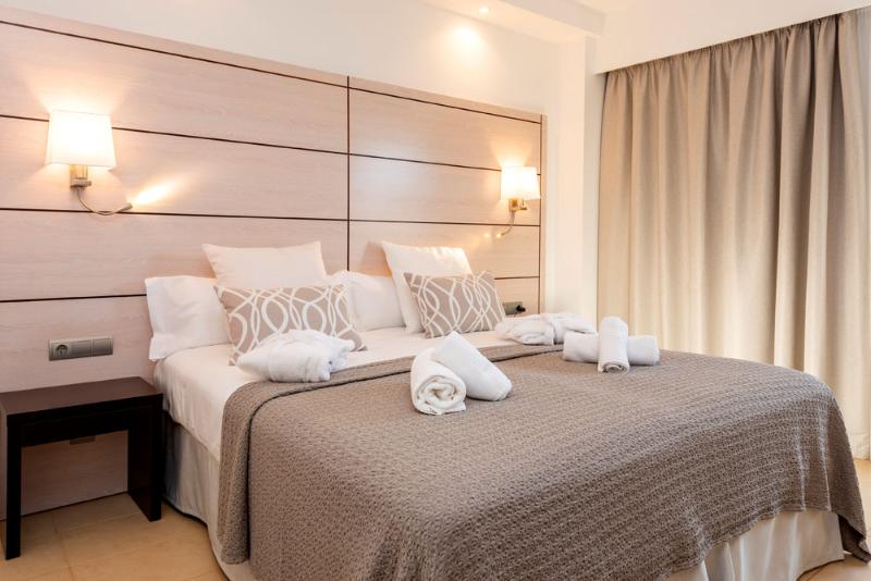 اتاق استاندارد با چشمانداز استخر, Puchet Ibiza