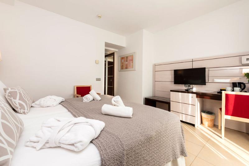 اتاق استاندارد با چشمانداز استخر, Puchet Ibiza