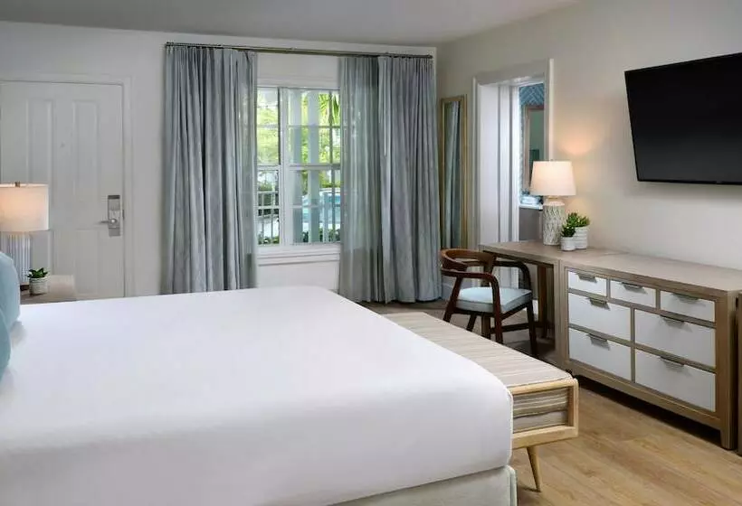 Deluxe Room King Size Bed
