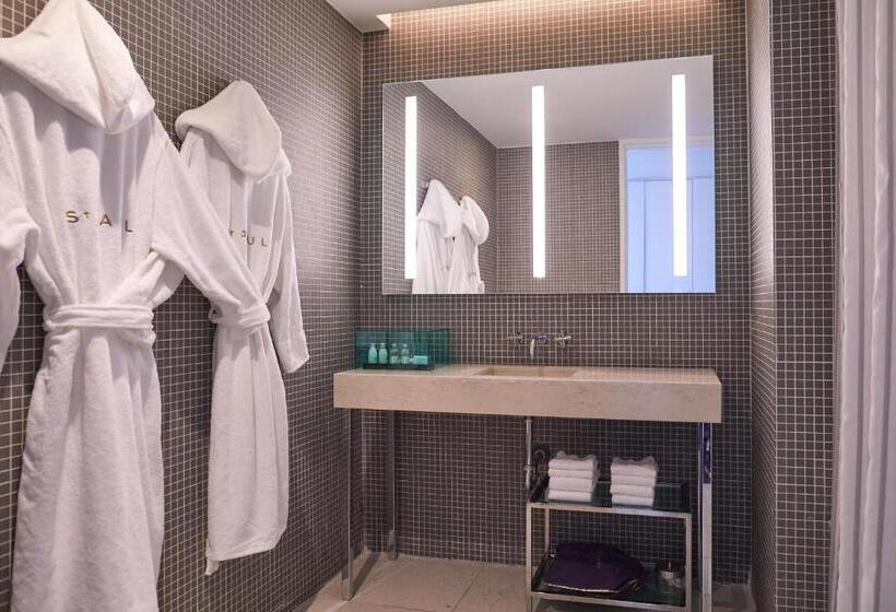 キングサイズベッドのスーペリアルーム, St Paul, Montreal, A Member Of Design Hotels