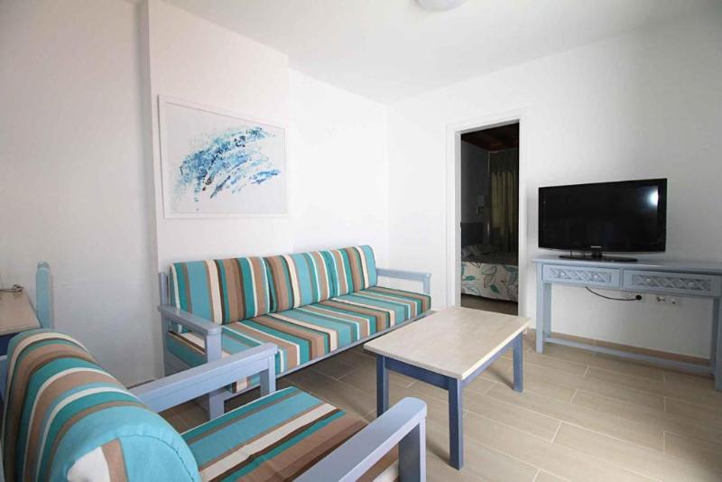 דירת שני חדרים, Los Tulipanes