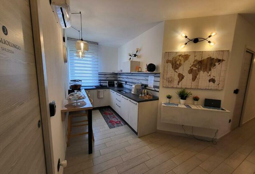 标准间, Struttura Re Barbaro