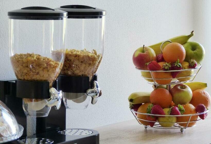 标准间, Struttura Re Barbaro