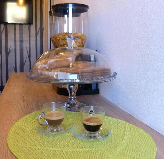 标准间, Struttura Re Barbaro