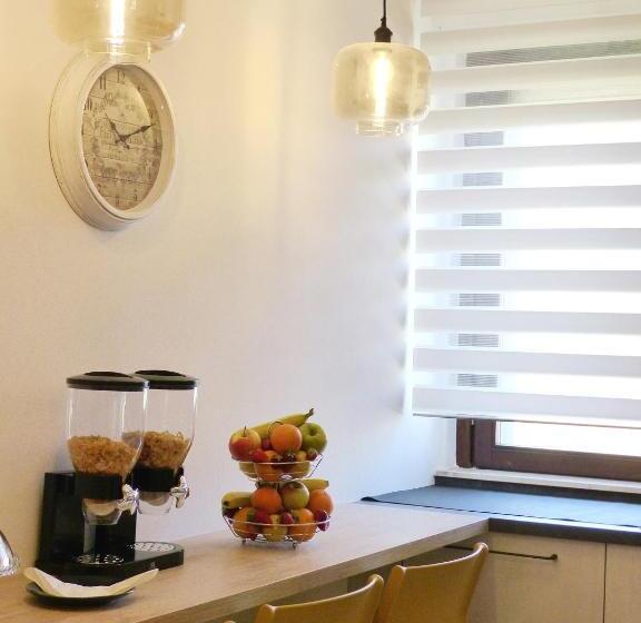 标准间, Struttura Re Barbaro