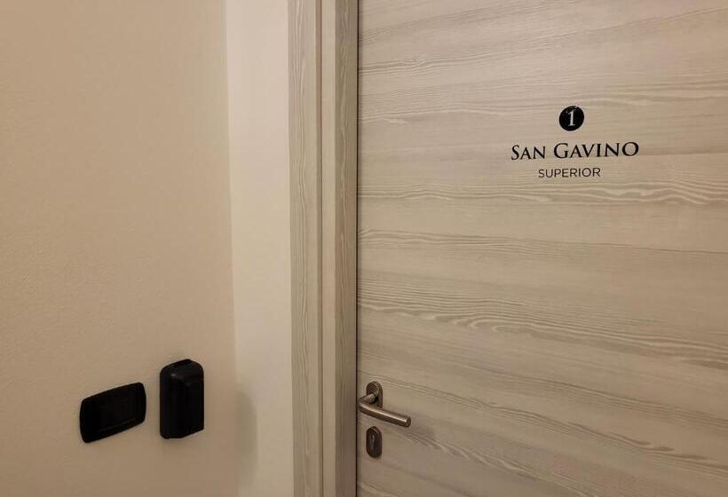 标准间, Struttura Re Barbaro