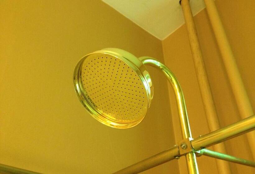 스탠다드 룸, Stirling House