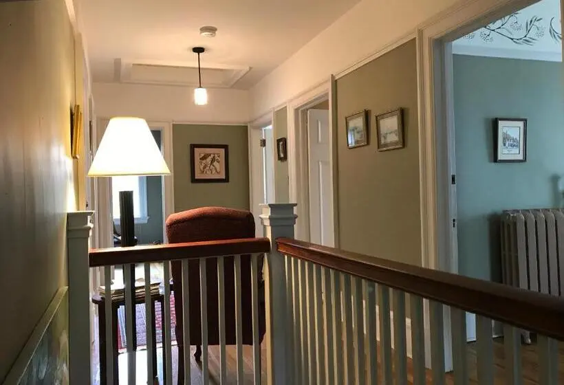キングサイズベッドのスタンダードルーム, Stirling House
