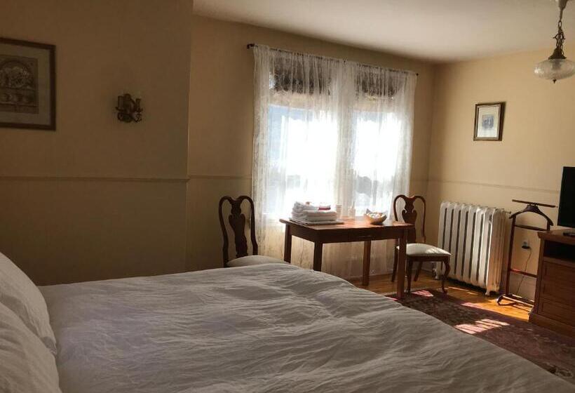 キングサイズベッドのスタンダードルーム, Stirling House