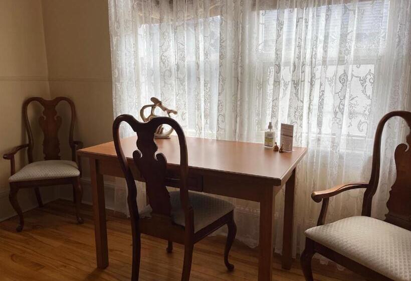 キングサイズベッドのスタンダードルーム, Stirling House