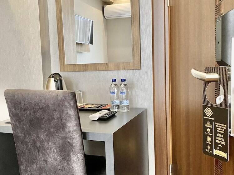 Habitació Triple Estàndard, Concept Royal Edirne