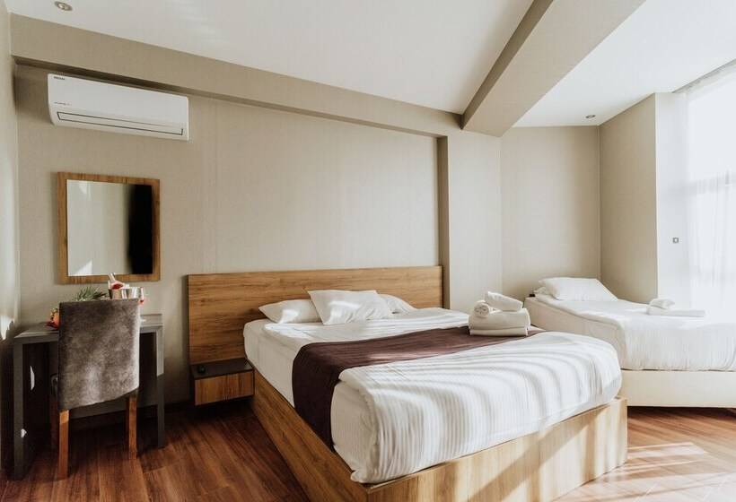 Habitació Triple Estàndard, Concept Royal Edirne