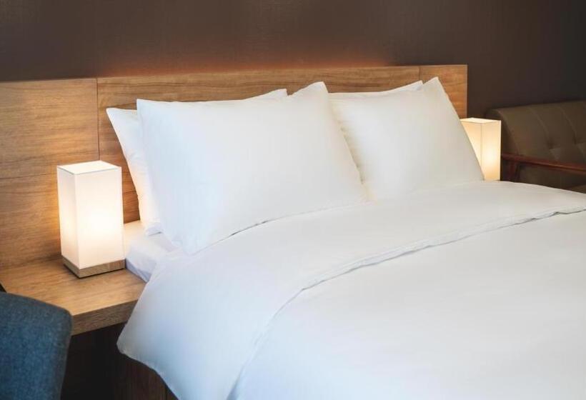 Superior room with lake view, Marinabay Sokcho