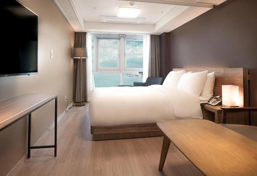 Superior room with lake view, Marinabay Sokcho