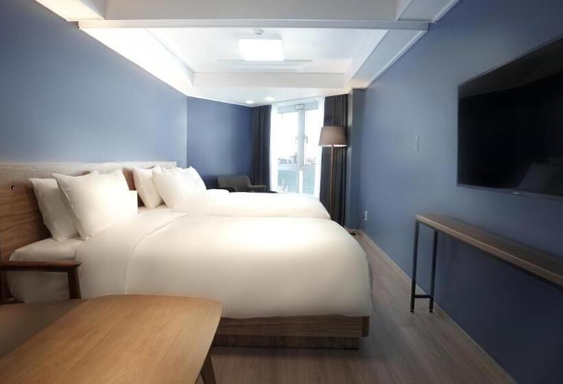 Superior room with lake view, Marinabay Sokcho