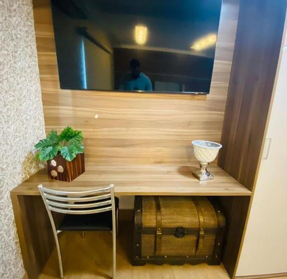 스위트 킹사이즈 침대, Shelton Palace