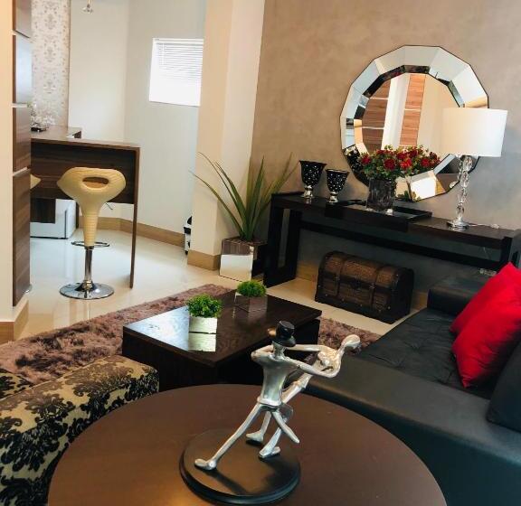 جناح سرير كينج, Shelton Palace