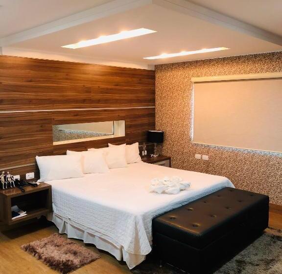 جناح سرير كينج, Shelton Palace