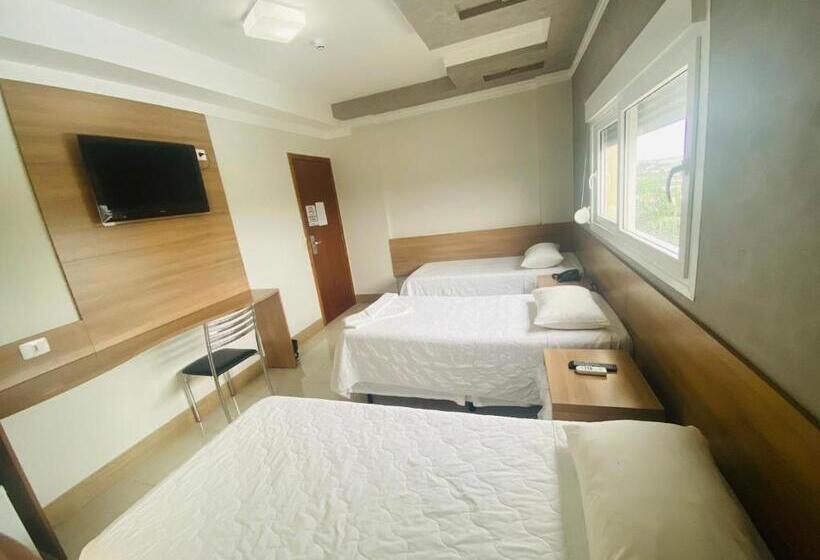 غرفة ديلوكس ثلاثية, Shelton Palace