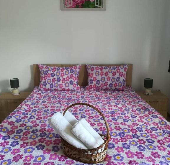 اتاق خانوادگی, Casa Corina
