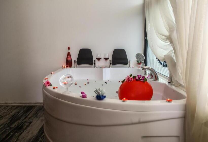 标准间带漩涡浴缸, Vm Resort Otel Mersin