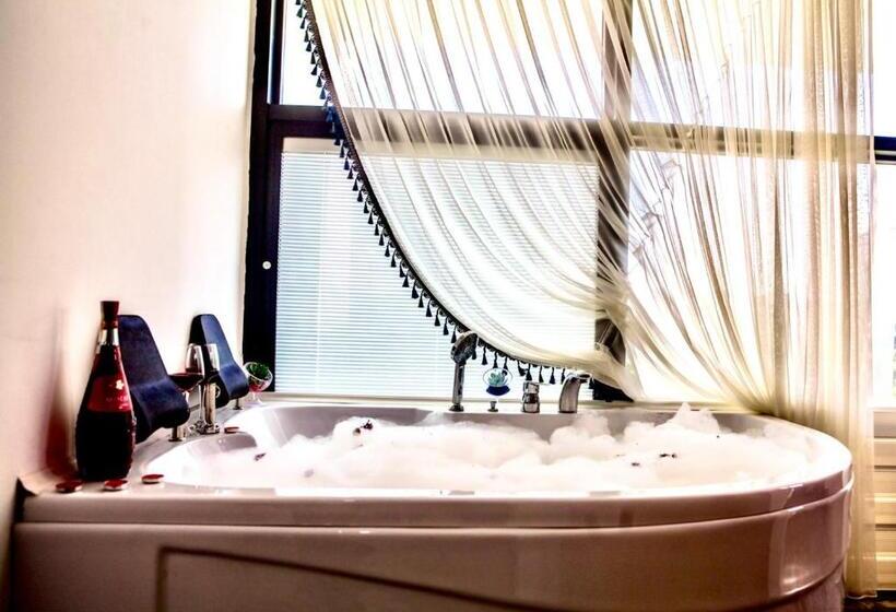 带大床的标准间, Vm Resort Otel Mersin