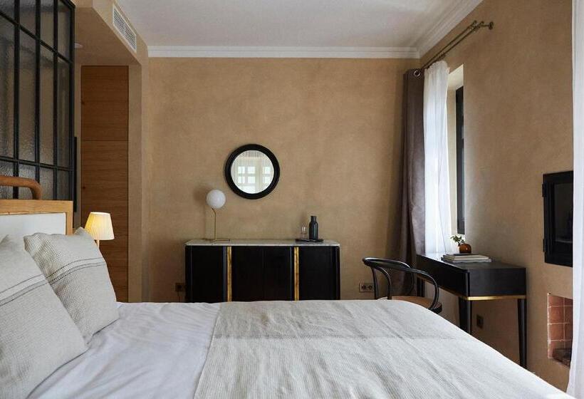 اتاق لوکس با بالکن, Boutique Hotel Mendi Argia