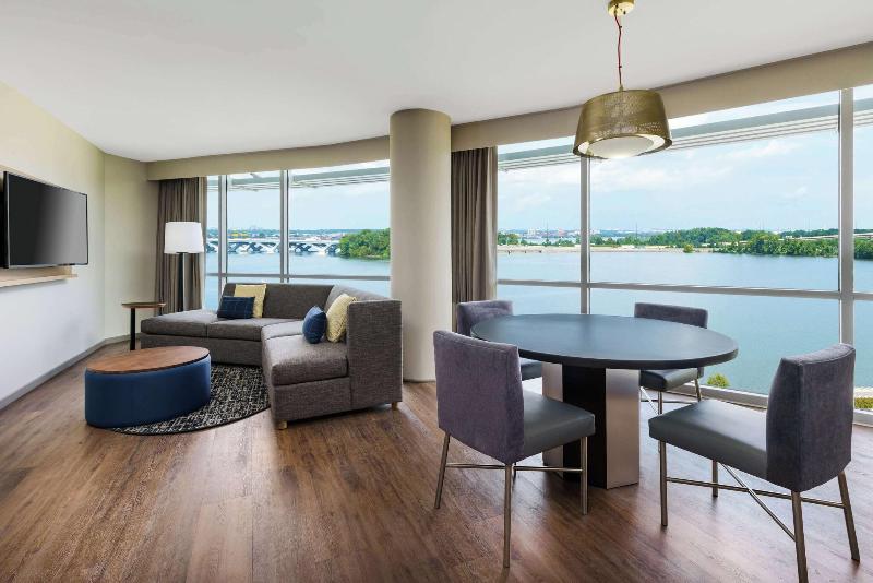스위트 킹사이즈 침대, Hyatt Place National Harbor