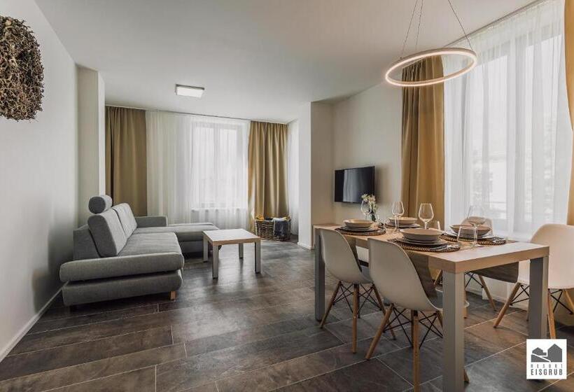 جناح مطل على المدينة, Resort Lednice   Eisgrub