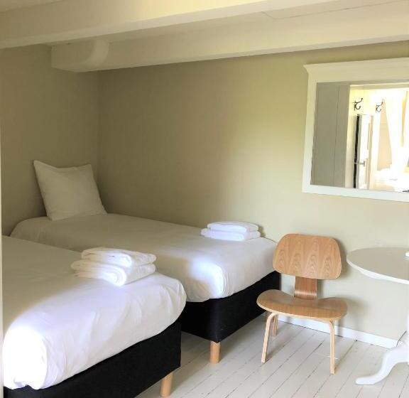 חדר סטנדרט לארבעה, Eco Hotel Plantage Rococo