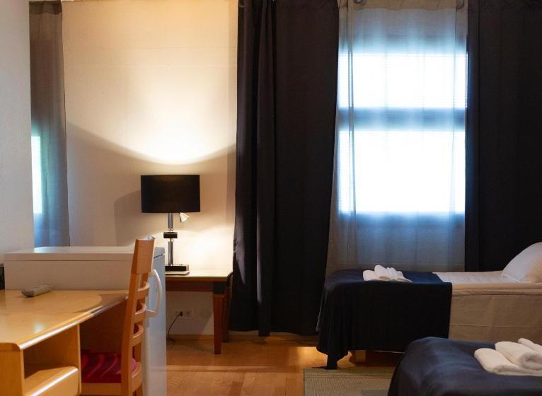 חדר משפחתי, Li Peltohovi