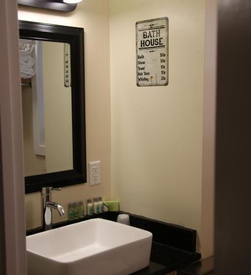 Трехместный Президентский, Townhouse Motel