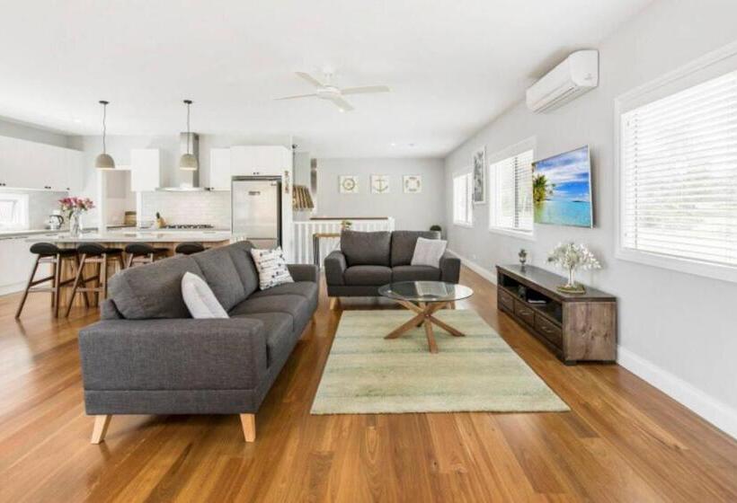 בית, חדר שינה 1, Hale Kupa Rye Beach House Spa Table Tennis