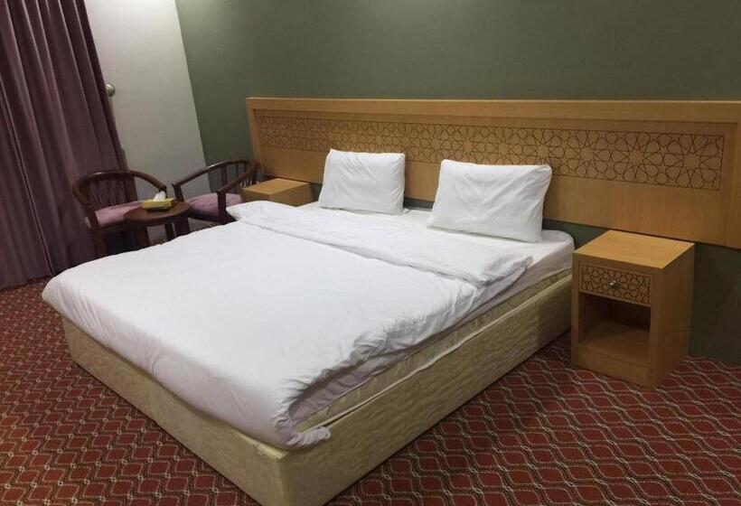 Family Suite, Kol Alayam