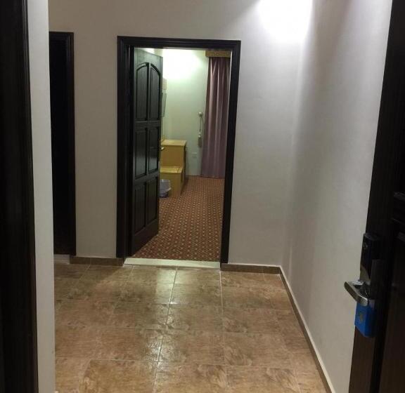 Family Suite, Kol Alayam