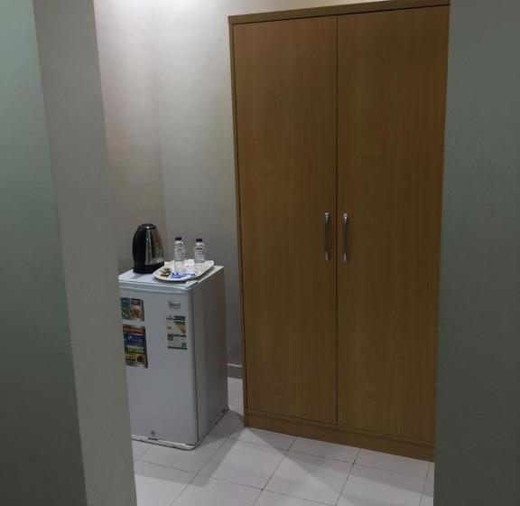 Family Suite, Kol Alayam