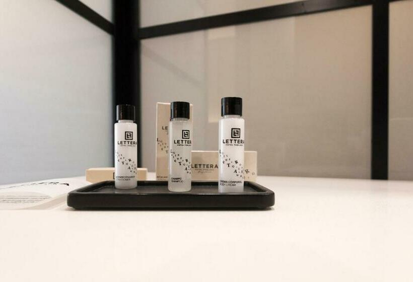 Standard Szoba, Lettera