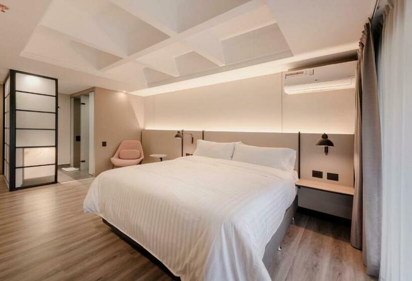 Standard Szoba, Lettera