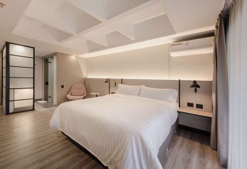 Standard Szoba, Lettera