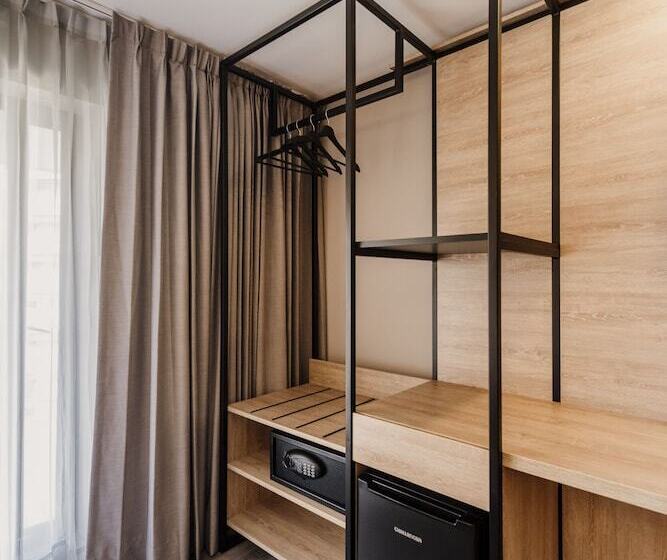 Standard Szoba, Lettera