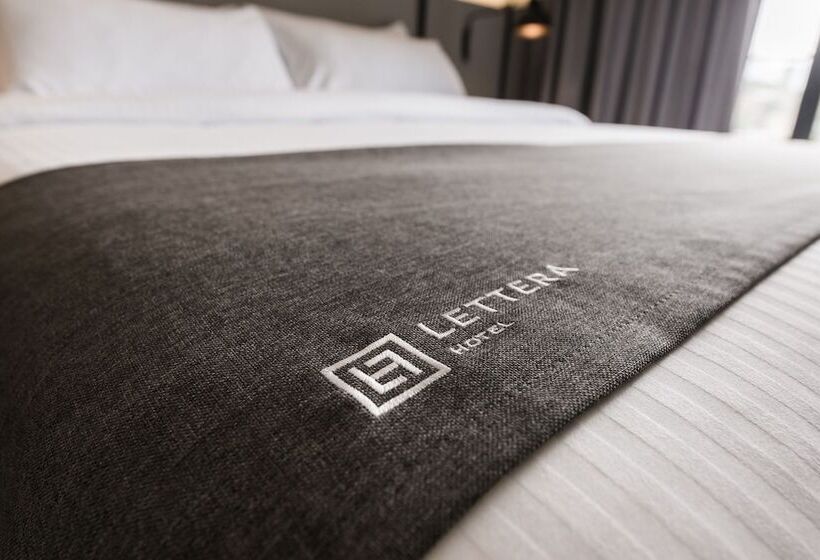 Standard Szoba, Lettera