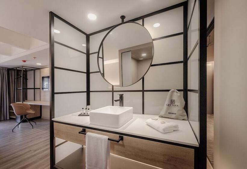 Standard Szoba, Lettera