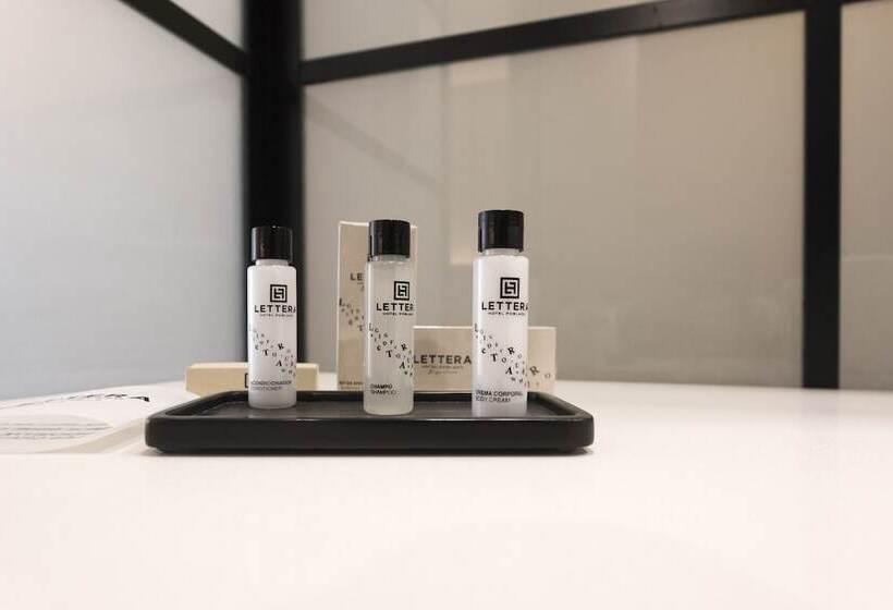 Standard Szoba, Lettera