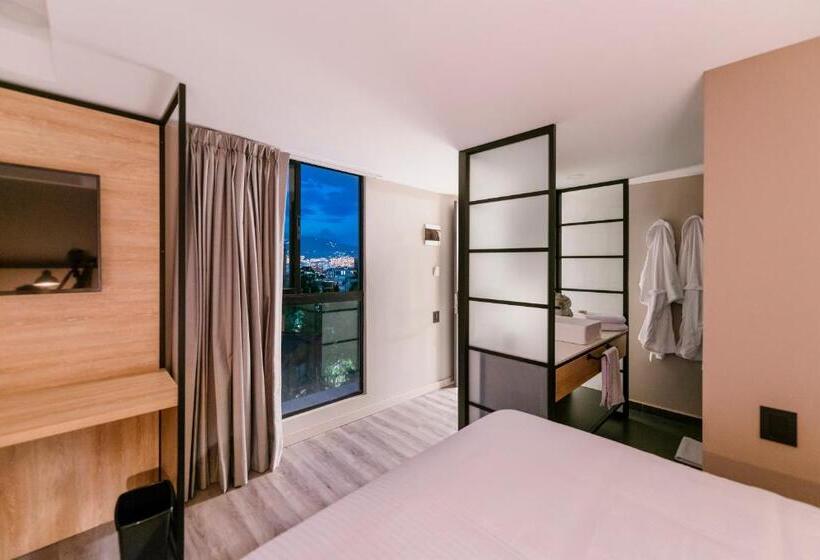 Standard Szoba, Lettera