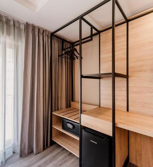 Standard Szoba, Lettera