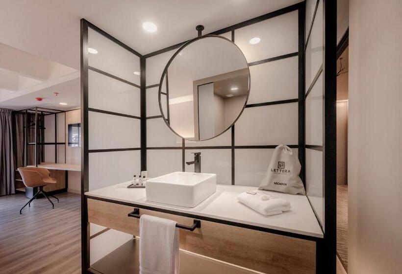 Standard Szoba Erkéllyel, Lettera