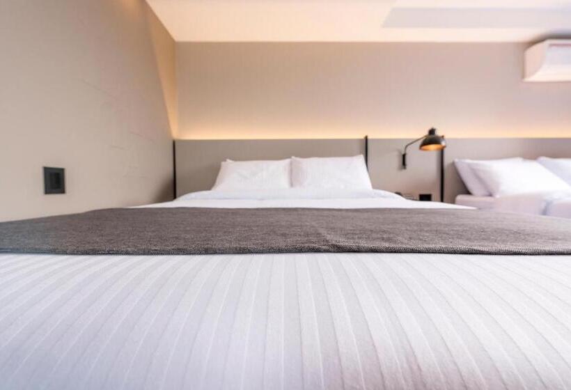 Standard Szoba Erkéllyel, Lettera