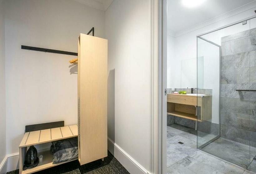 חדר סטודיו סטנדרד, Nightcap At Exeter