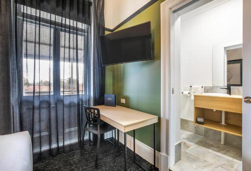 חדר סטודיו סטנדרד, Nightcap At Exeter